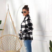 Last inn bildet i Galleri-visningsprogrammet, Langermet rutete kåpe med slag