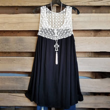 Last inn bildet i Galleri-visningsprogrammet, Plissert kjole med rund hals