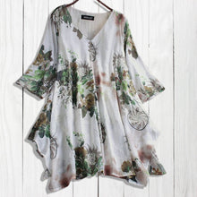 Last inn bildet i Galleri-visningsprogrammet, Blomstret kjole med v-hals og løs passform