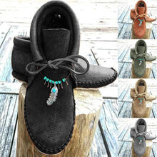 Last inn bildet i Galleri-visningsprogrammet, Støvletter med flat hæl og fjærdekorasjon