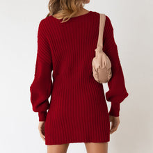 Last inn bildet i Galleri-visningsprogrammet, V-hals genser hofteskjørt