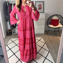 Last inn bildet i Galleri-visningsprogrammet, Trykt kjole med v-hals og løs passform