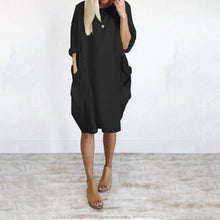 Last inn bildet i Galleri-visningsprogrammet, Løs Kjole med Rund Hals og Sidelommer