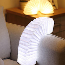 Last inn bildet i Galleri-visningsprogrammet, Sammenlegbar boklys i tre