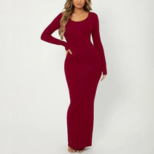 Last inn bildet i Galleri-visningsprogrammet, Slank langermet kjole med rund hals