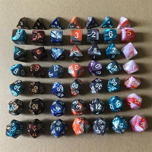 Last inn bildet i Galleri-visningsprogrammet, To-farges blanding av multisidig terningssett