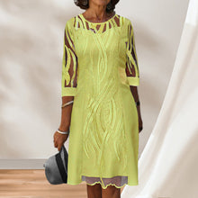 Last inn bildet i Galleri-visningsprogrammet, Blondekjole med rund hals