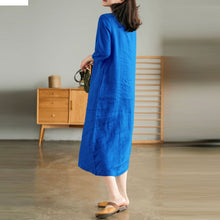 Last inn bildet i Galleri-visningsprogrammet, Ensfarget halvermet kjole med V-hals