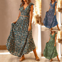 Last inn bildet i Galleri-visningsprogrammet, Blomstret kjole med V-hals