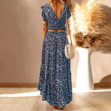 Last inn bildet i Galleri-visningsprogrammet, Blomstret kjole med V-hals