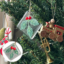 Last inn bildet i Galleri-visningsprogrammet, Juletrepynt av smeltet glass