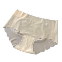 Last inn bildet i Galleri-visningsprogrammet, Sømløst dameundertøy laget av issilke