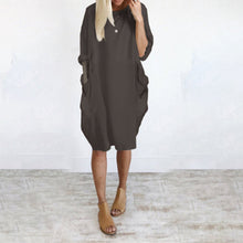 Last inn bildet i Galleri-visningsprogrammet, Løs Kjole med Rund Hals og Sidelommer