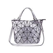 Last inn bildet i Galleri-visningsprogrammet, Diamond bucket bag