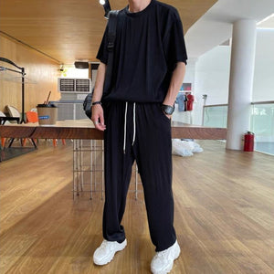 Uformell sett med t-skjorte og pyjamasbukse i is-silke for menn