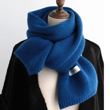Last inn bildet i Galleri-visningsprogrammet, Warm all-match knitted scarf
