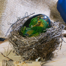 Last inn bildet i Galleri-visningsprogrammet, Suvenirgave av harpiks Dragon Egg
