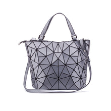 Last inn bildet i Galleri-visningsprogrammet, Diamond bucket bag
