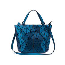 Last inn bildet i Galleri-visningsprogrammet, Diamond bucket bag
