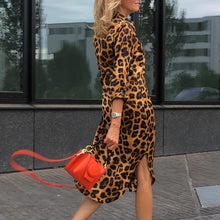 Last inn bildet i Galleri-visningsprogrammet, Kjole med leopard-trykk
