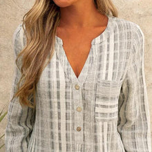 Last inn bildet i Galleri-visningsprogrammet, Stripete langermet bluse med V-hals
