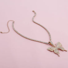 Last inn bildet i Galleri-visningsprogrammet, Crystal Pave Butterfly anheng halskjede
