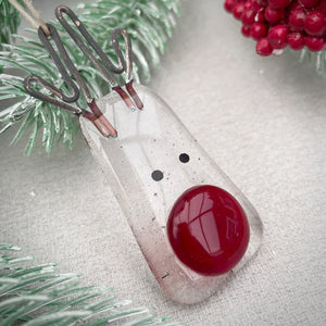 Juletrepynt av smeltet glass