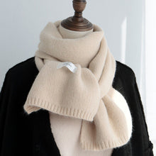 Last inn bildet i Galleri-visningsprogrammet, Warm all-match knitted scarf

