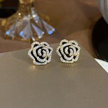 Last inn bildet i Galleri-visningsprogrammet, Vintage elegante camellia øredobber
