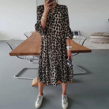 Last inn bildet i Galleri-visningsprogrammet, Midi-kjole med leopard-mønster

