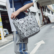 Last inn bildet i Galleri-visningsprogrammet, Diamond bucket bag
