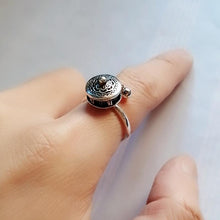 Last inn bildet i Galleri-visningsprogrammet, Buddhist Tibetan Prayer Wheel Ring OM Mantra Lotus Floral Ring
