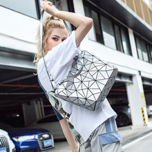 Last inn bildet i Galleri-visningsprogrammet, Diamond bucket bag
