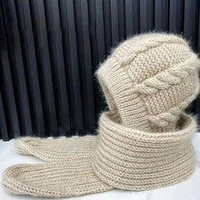 Last inn bildet i Galleri-visningsprogrammet, Hat and Scarf
