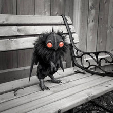 Last inn bildet i Galleri-visningsprogrammet, Mothman Baby poserbar kunstdukke
