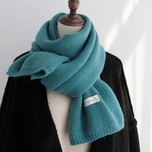 Last inn bildet i Galleri-visningsprogrammet, Warm all-match knitted scarf
