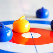Last inn bildet i Galleri-visningsprogrammet, Curlingspill på bord
