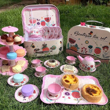 Last inn bildet i Galleri-visningsprogrammet, Tea Party-sett, barn late som lekeleke
