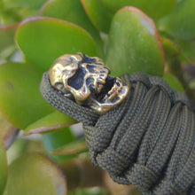 Last inn bildet i Galleri-visningsprogrammet, Paracord nøkkelring Mummy Messing Skull
